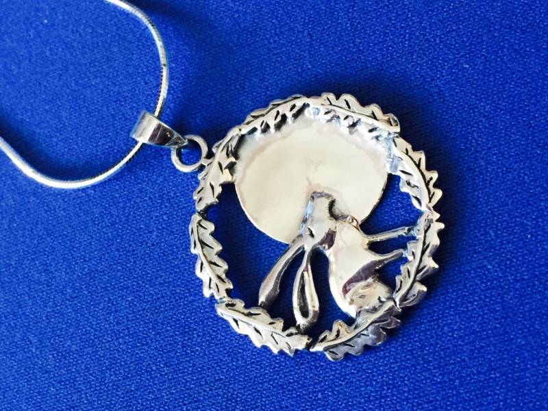 Hase Und Mond Mit Eichenlaub Sterling Silber .925 Anhänger Schlangenkette Hase Und Mond Mit Eichenlaub Sterling Silber .925 Anhänger Schlangenkette von BUTLERSSILVER