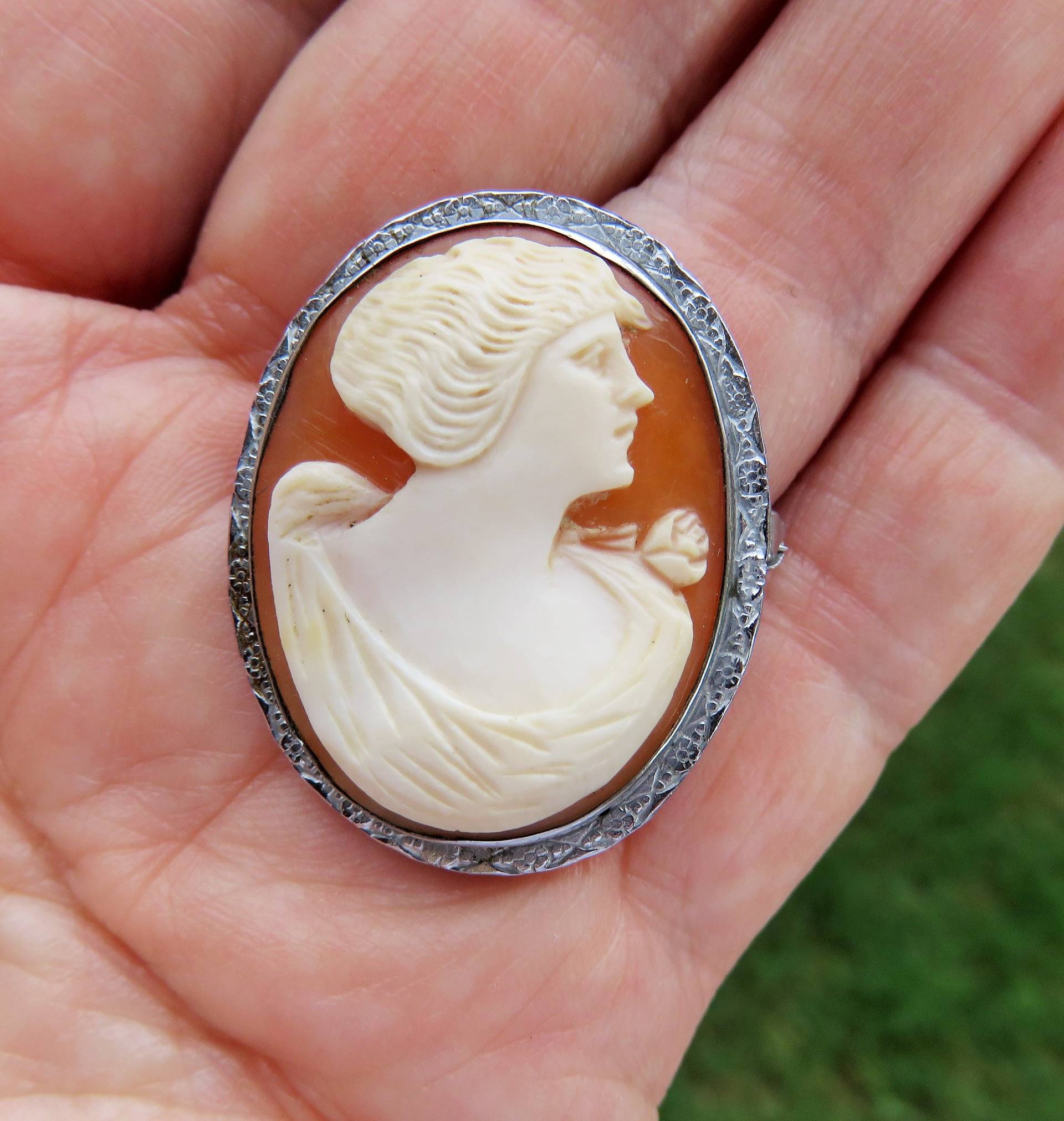 Antike Sterling Silber Gerahmt Geschnitzte Shell Relief Cameo Brosche - Schmuck Künstler Signiert Cameo-Sterling Montiert von BUTTERFLYWINGVINTAGE