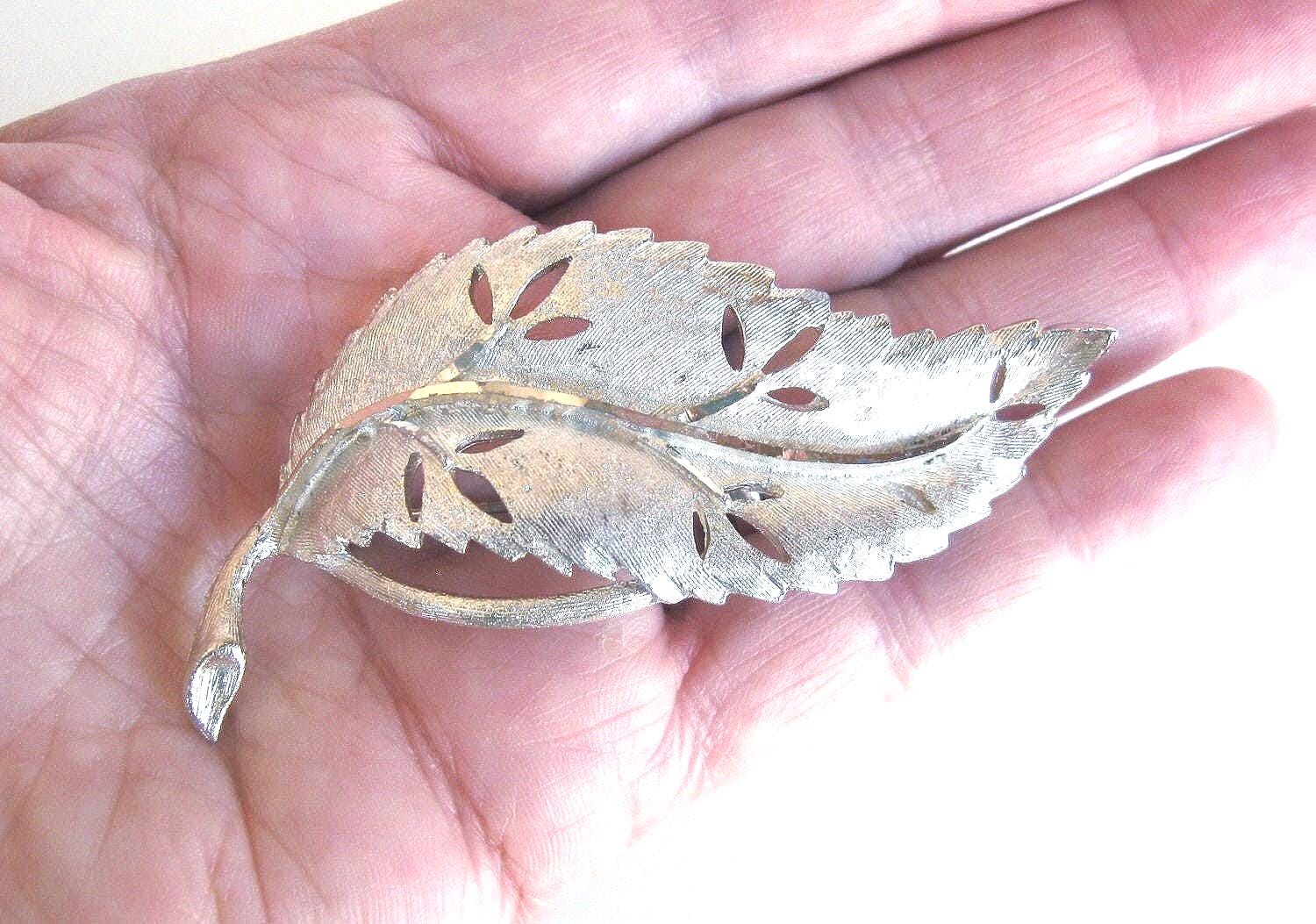 Vintage B.s.k. Gebürstet Silber Ton Blatt Brosche - Bsk Pin B. Steinberg Kaslo Co. Inc von BUTTERFLYWINGVINTAGE