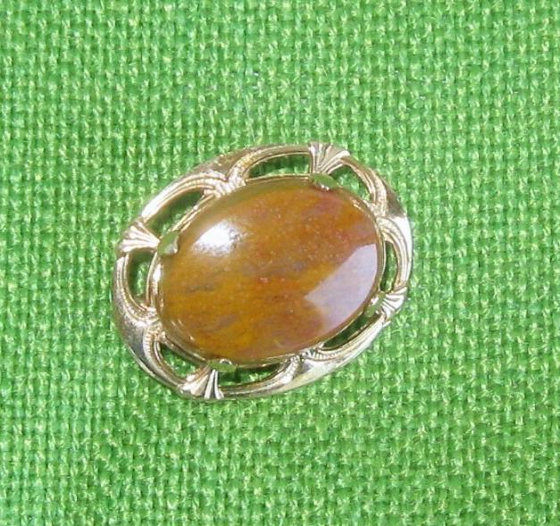 Zierliche Vintage Jaspis Cabochon Stein Brosche Pin von BUTTERFLYWINGVINTAGE