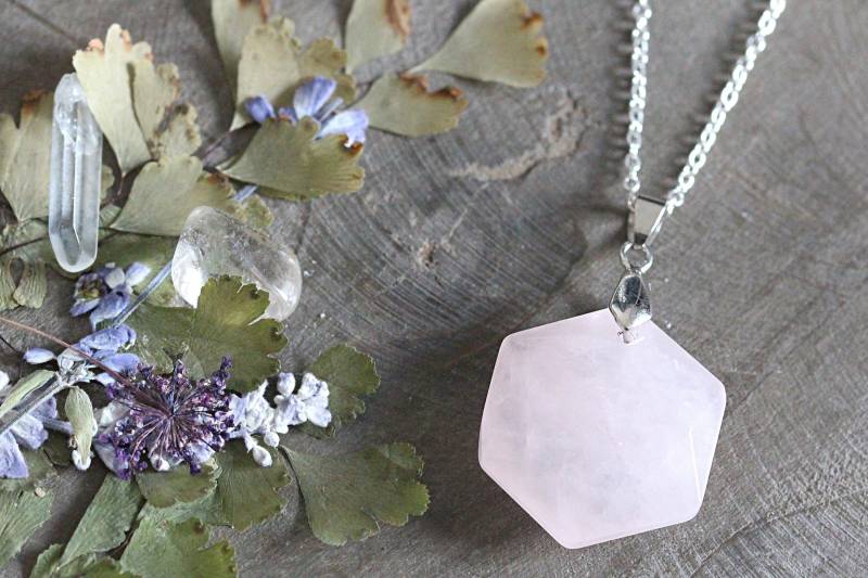 Rosenquarz Halskette - Sechseckiger Anhänger Kristall Rosa Naturschmuck Rosenquarz Halskette - Sechseckiger Anhänger Kristall Rosa Naturschmuck von BUZZandBEAR
