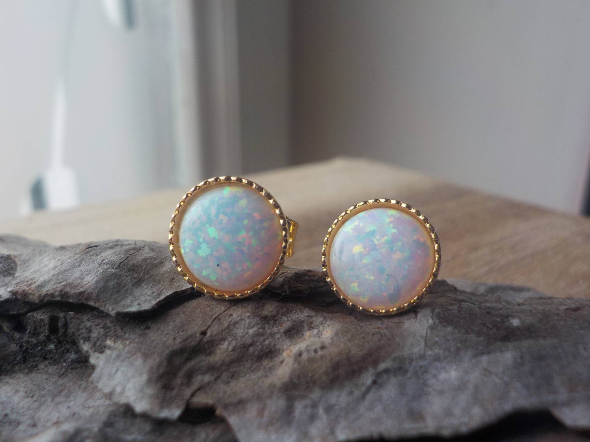 Opal Tropfen Ohrflöhe, Goldene Messing Ohrringe Mit Feinem Gold von BUniqueShop