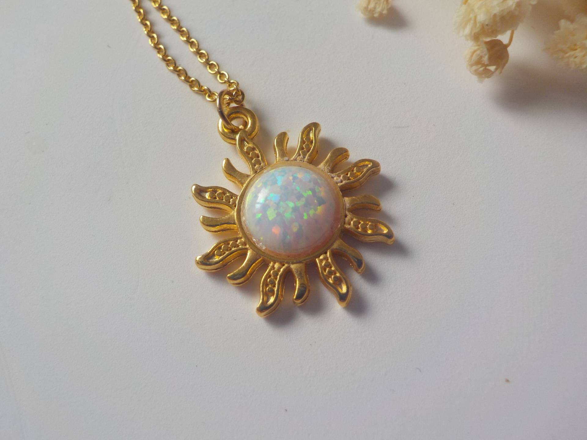 Opalkette, Sternkette, Sonnenkette, Opalschmuck, Vergoldete Halskette von BUniqueShop