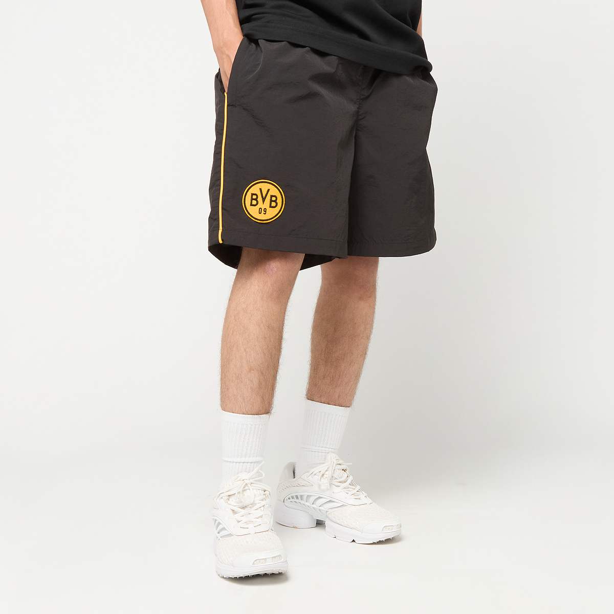 BVB Trackshorts Rote Erde von BVB