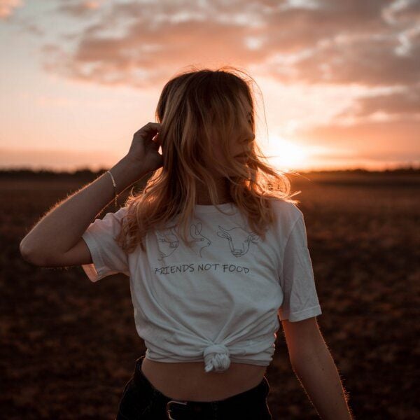 BVeganly Organic Unisex T-Shirt "Friends" aus Bio-Baumwolle BVeganly Organic Unisex T-Shirt "Friends" aus Bio-Baumwolle von BVeganly