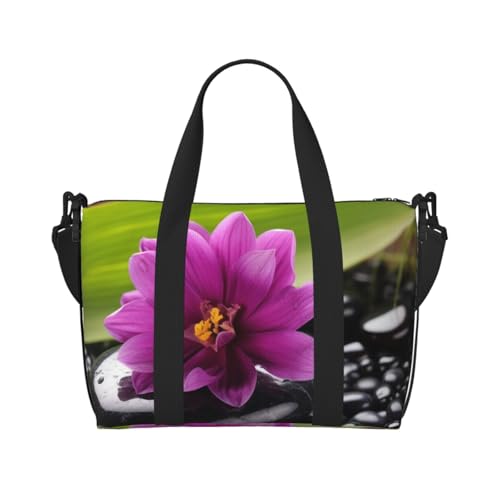 Reisetasche für Herren, Turnbeutel, lila Blume mit schwarzem Stein, Gepäcktasche mit Schultergurt, große Sporttasche für Damen, Wochenendtasche, Übernachtungstasche, faltbare Tragetasche für Flugzeug Reisetasche für Herren, Turnbeutel, lila Blume mit schwarzem Stein, Gepäcktasche mit Schultergurt, große Sporttasche für Damen, Wochenendtasche, Übernachtungstasche, faltbare Tragetasche für Flugzeug von BWLHJKE