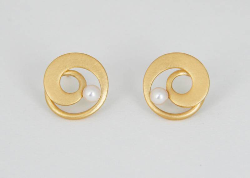 Ohrschmuck Wirbel Vergoldet Perlen Ohrstecker Barbara Weiss von BWeissSCHMUCK