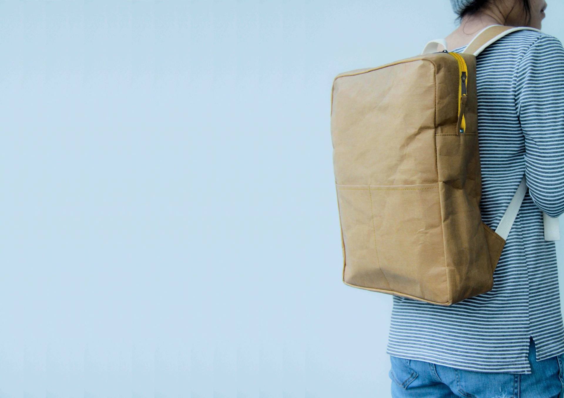 Rucksack "Square" Mit Laptopfach Aus Kraft Papier, Gelber Zipper von BYCOPALA