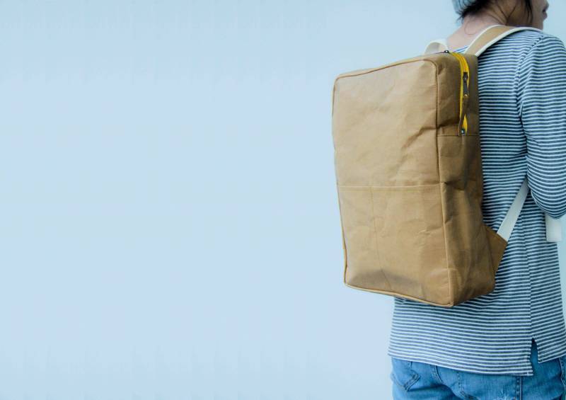 Rucksack "Square" Mit Laptopfach Aus Kraft Papier, Gelber Zipper von BYCOPALA