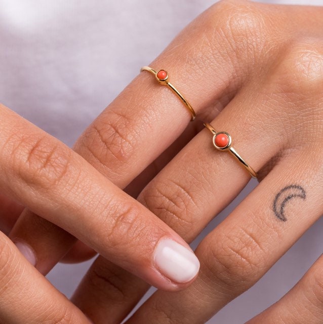 18K Gold Coral Ring - Stacking Dainty Simple Minimalist Gold Ring Gemstone von BYLIAJEWELS
