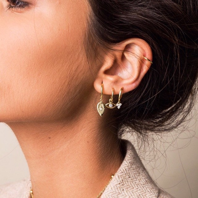 Charm Gold Hoops - Cz Earrings Gold Dainty Hoop Huggie Minimal Jewelry von BYLIAJEWELS