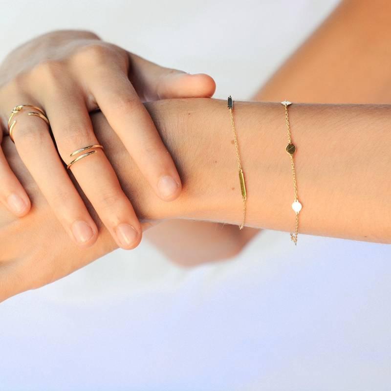 Circle Charm Gold Bracelet - Coin Dainty Delicate Minimalist Bar von BYLIAJEWELS