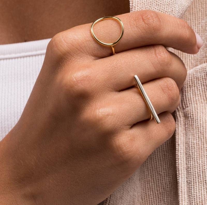 Flat Bar Ring - Minimalist Bar Dainty Gold Silver Stacking Tiny Minimal Jewelry Thin von BYLIAJEWELS