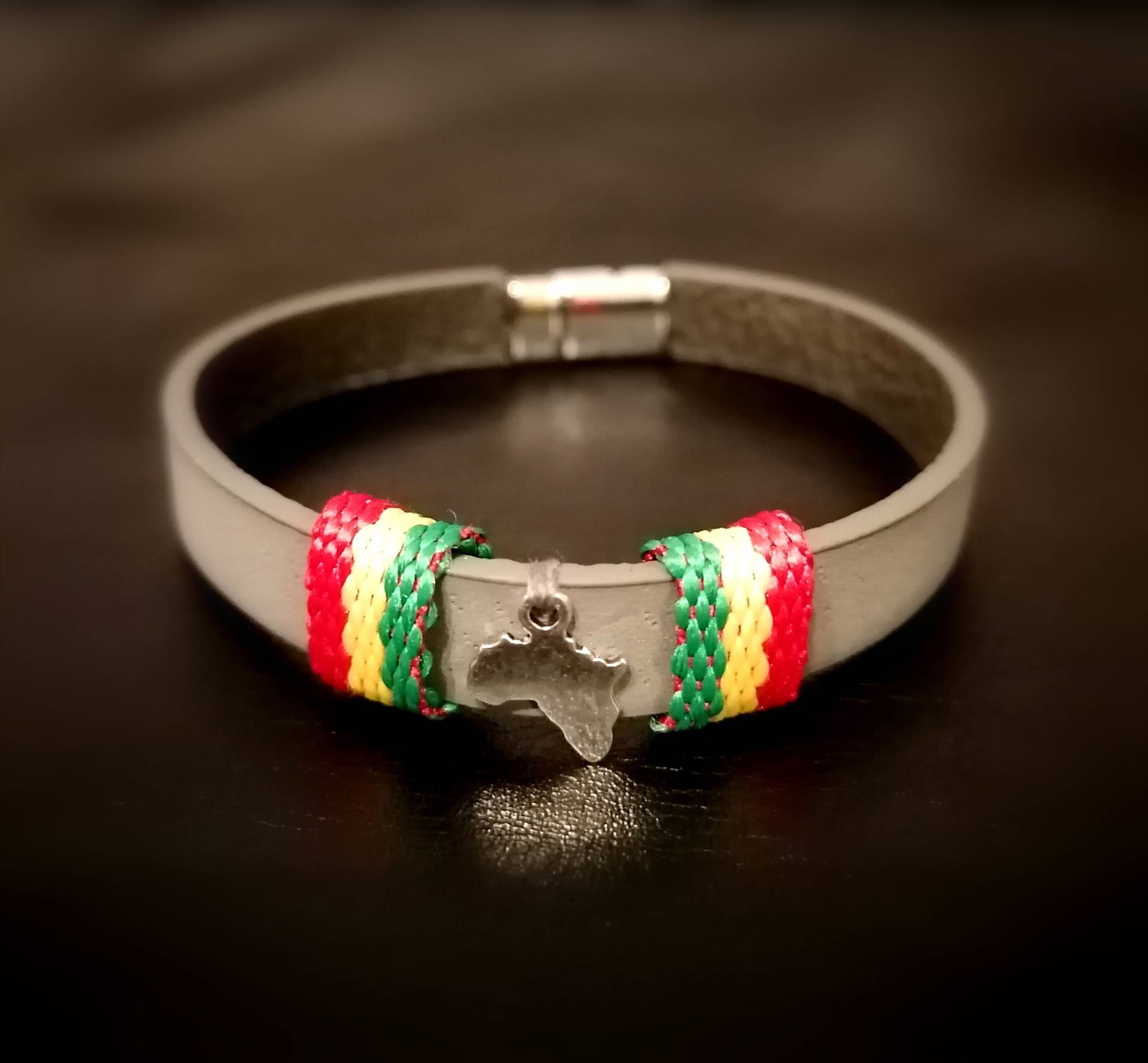 Afrika Landkarte Reggae Armband Afrika Landkarte Reggae Armband von BYMAGDUSHKA