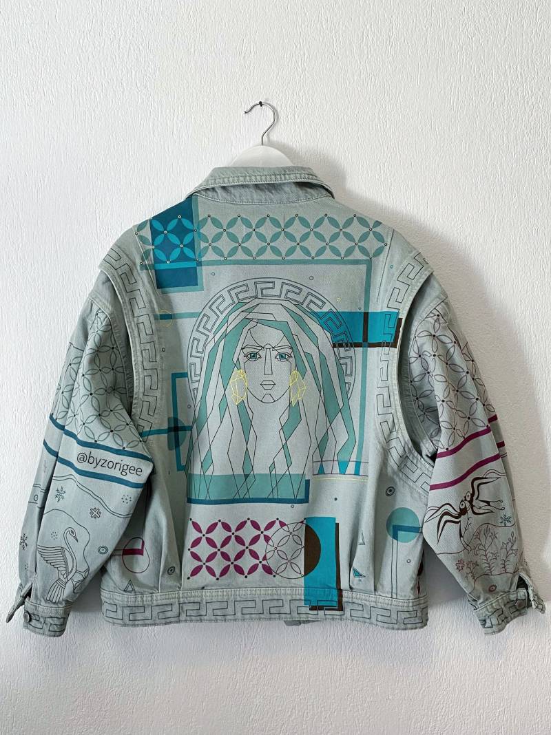 "100% Handbemalte Jeansjacke Mit Voluminösen Ärmeln "An Ancient Story" von BYZORIGEE