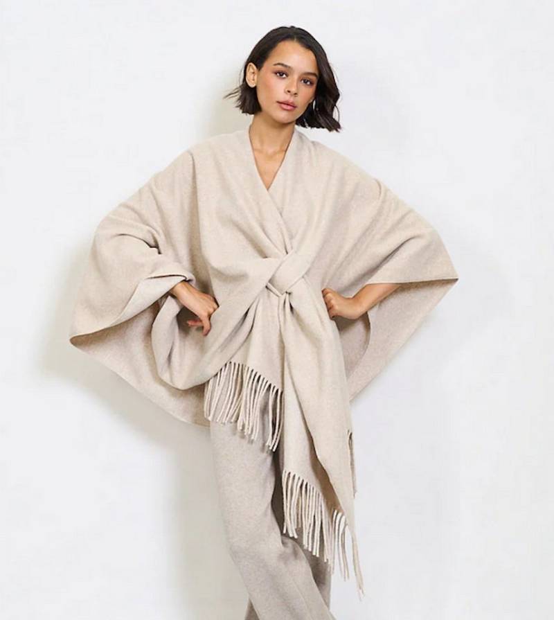 BZNA Poncho BZNA Valerie Strickponcho - Wolltuch mit Fransen - Cape MADE IN ITALY mit Fransen von BZNA