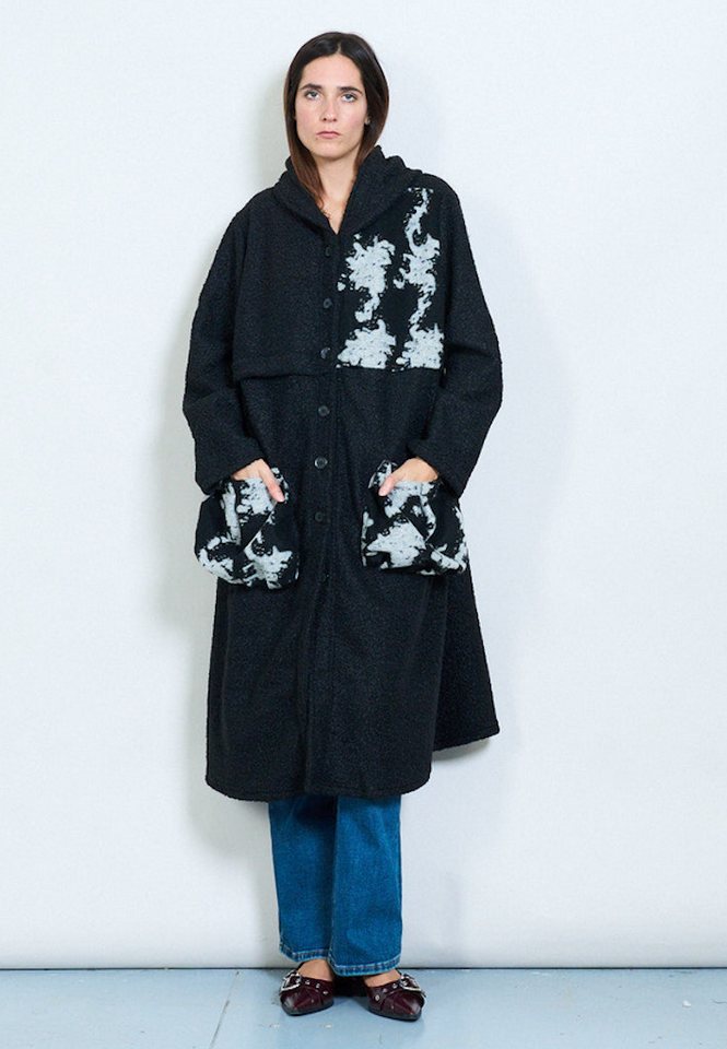 BZNA Strickmantel BZNA Oversize Wollmantel Mantel abstrakten Musterakzenten von BZNA