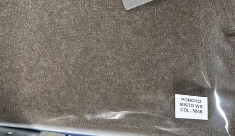 BZNA Strickponcho BZNA Beatrix Poncho mit 10% Kaschmir kuschelig und warm MADE IN ITALY von BZNA