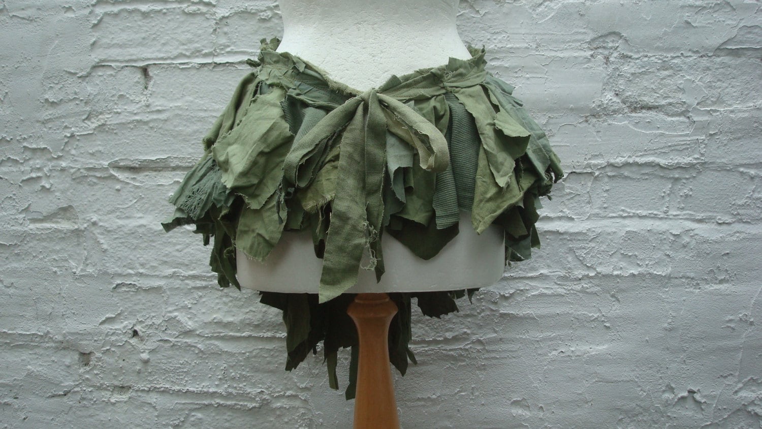 Grünes Tournürenkleid von BabaYagaFashion
