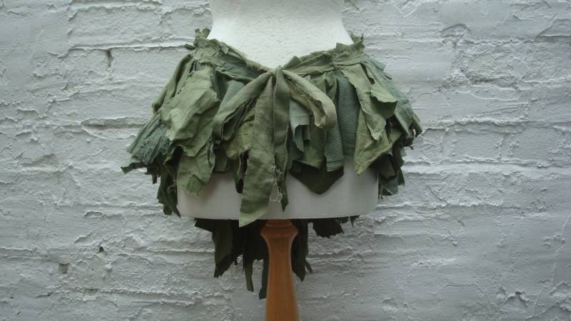 Grünes Tournürenkleid Grünes Tournürenkleid von BabaYagaFashion
