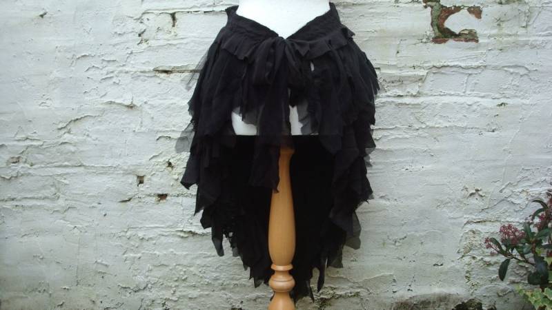 Schwarzer Zerfetzter Überrock - Gothic, Mori Girl, Cosplay Schwarzer Zerfetzter Überrock - Gothic, Mori Girl, Cosplay von BabaYagaFashion