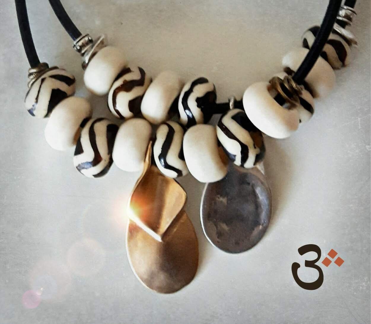 Gargantilla Con Cuentas De Hueso Africanas Gargantilla Con Cuentas De Hueso Africanas von Babelynn