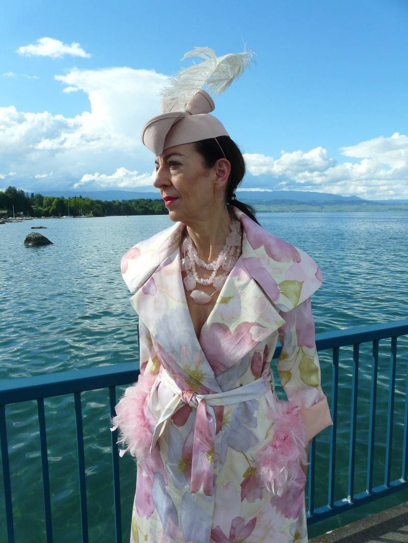 Fascinator, Bibi Hut, Hochzeitshut, Puderrosa Mit Straußenfeder, Kopfschmuck, Extravaganter Filzhut von BabiakFingasVintage