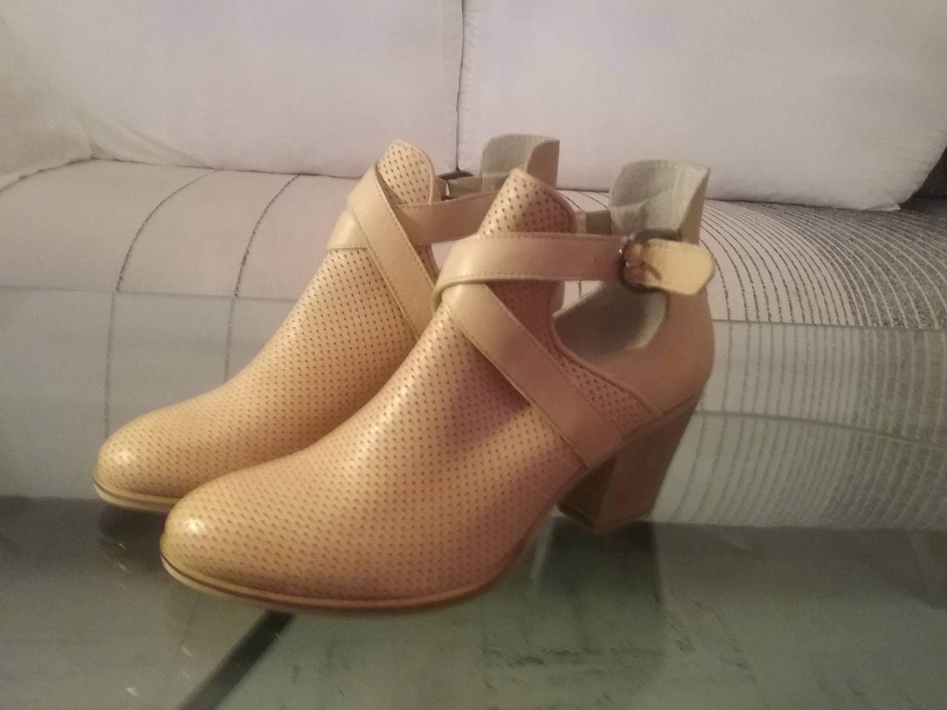 Vintage Bata Perforierte Lederstiefel Neu von BabiakFingasVintage