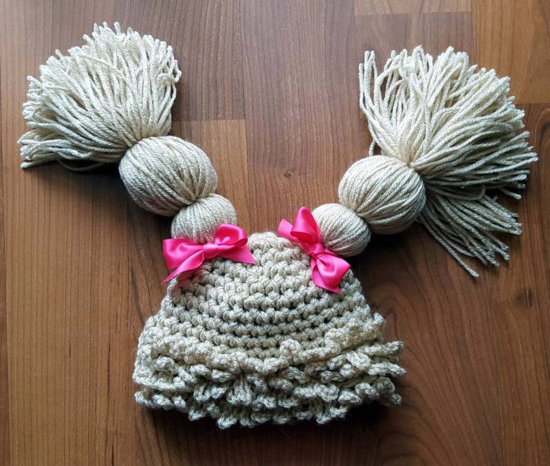 Baby Mädchen Puppe Perücke Hut, Häkeln Zöpfe Perücke, Neugeborene Foto Requisiten, Haar Mütze, Baby-Dusche-Geschenk, Cosplay Säugling Häkelhut von BabiesBugsAndBees