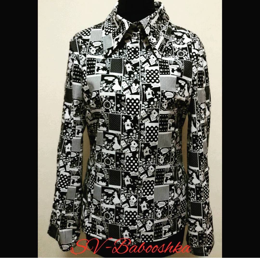 Damenshirt Aus Reiner Baumwolle Mit „Alice Im Wunderland"-Motivdruck Damenshirt Aus Reiner Baumwolle Mit „Alice Im Wunderland"-Motivdruck von BabooshkaShop
