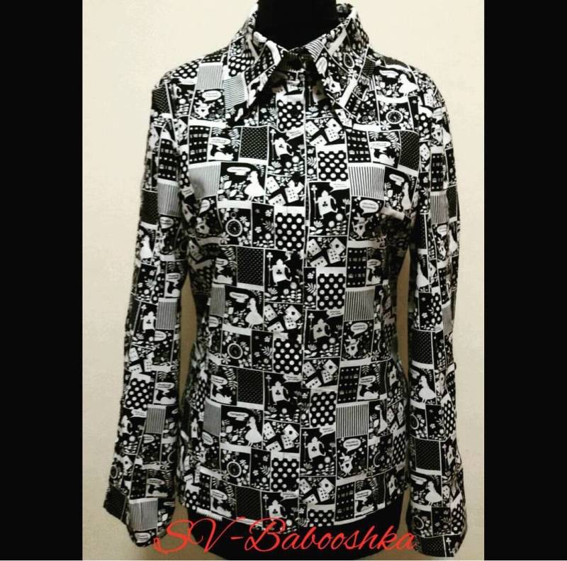 Damenshirt Aus Reiner Baumwolle Mit „Alice Im Wunderland"-Motivdruck Damenshirt Aus Reiner Baumwolle Mit „Alice Im Wunderland"-Motivdruck von BabooshkaShop