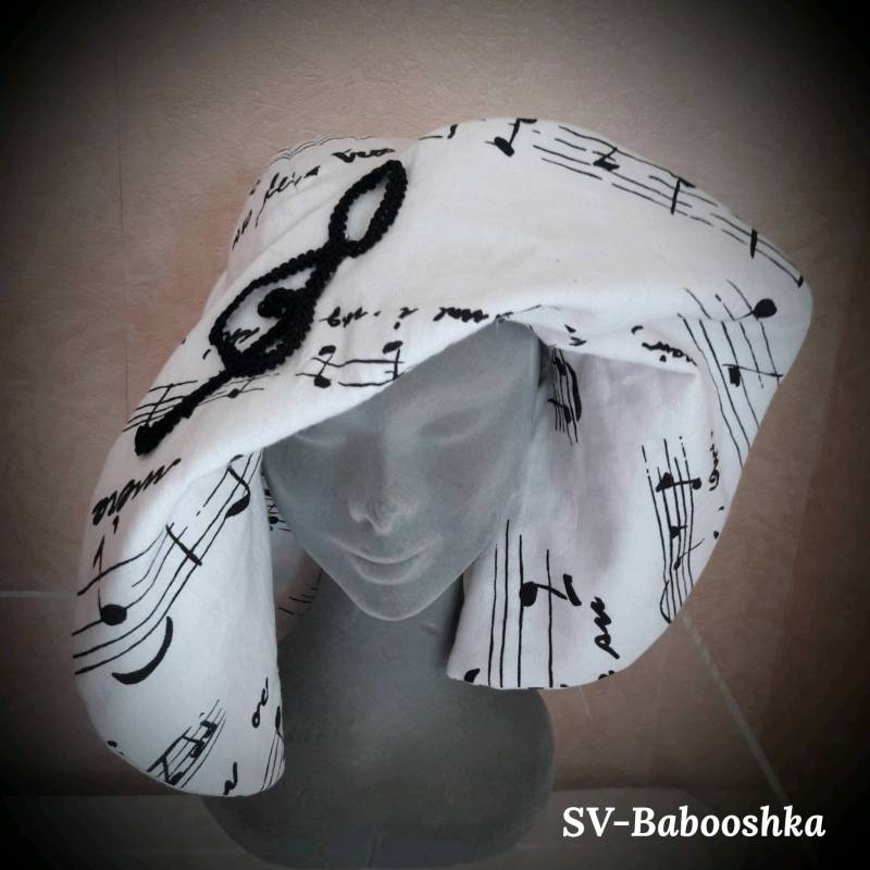 Mütze Im Retro-stil Mit Notenaufdruck Mütze Im Retro-stil Mit Notenaufdruck von BabooshkaShop