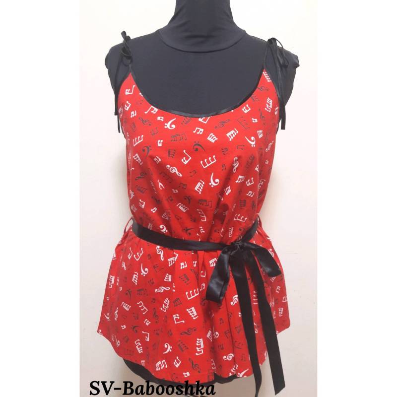 Rotes Baumwolltop Mit Musikdruck. Größe U Rotes Baumwolltop Mit Musikdruck. Größe U von BabooshkaShop