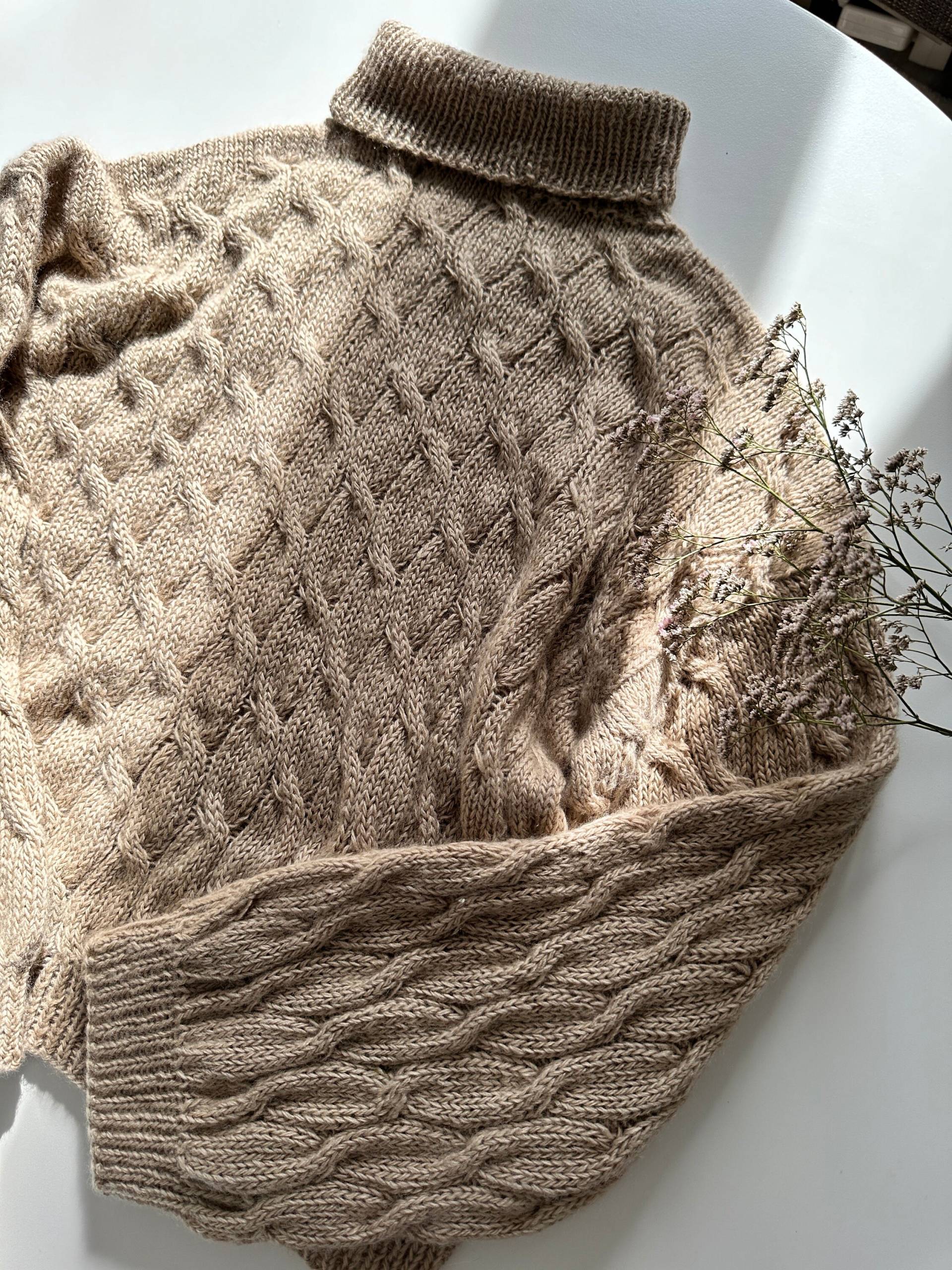 Hand Knitted Wool & Silk Sweater Taupe Minimalist Size M von BabuliaDE