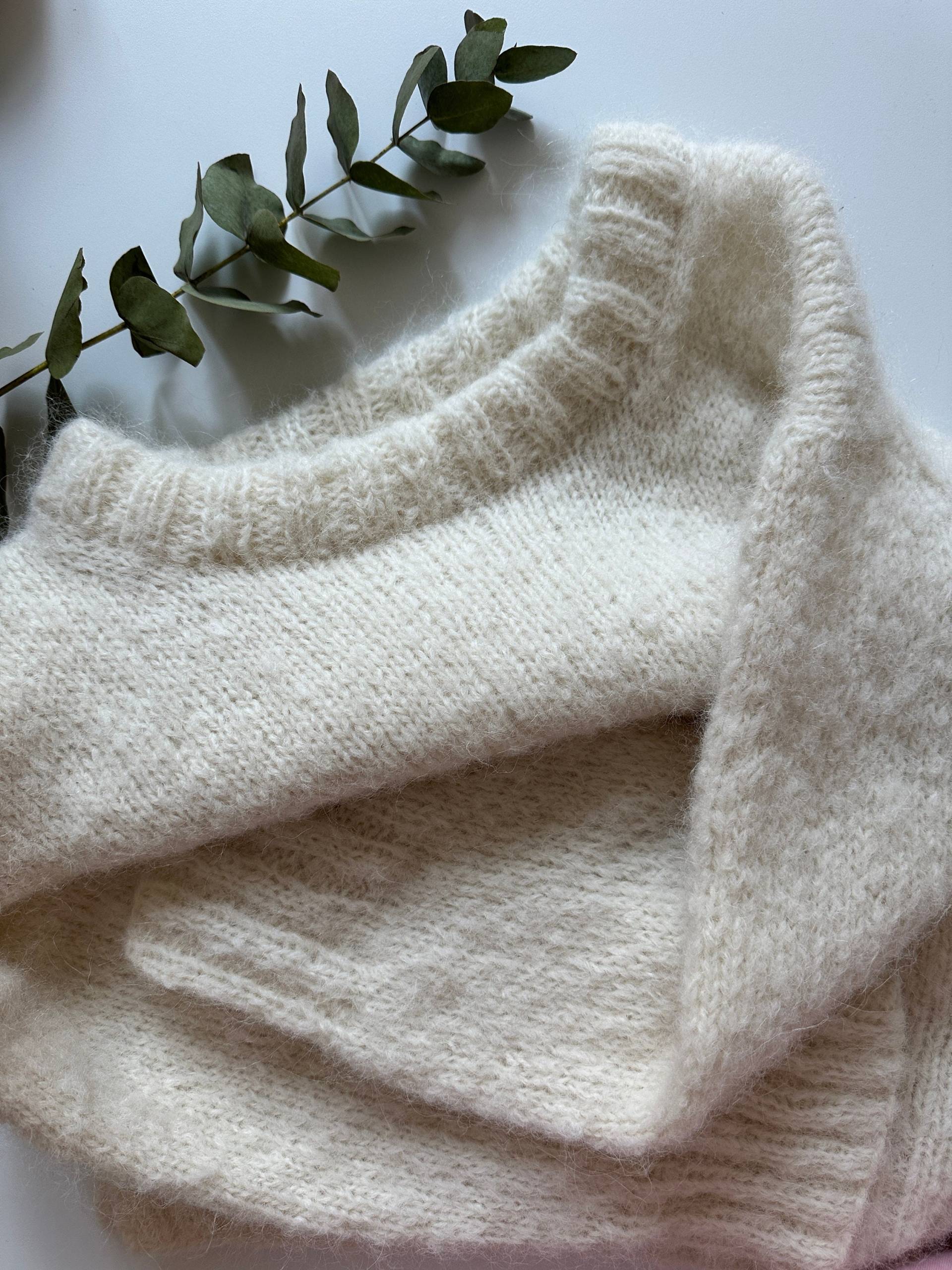 Handcrafted Alpaca Knit With Stylish Japanese Influence von BabuliaDE