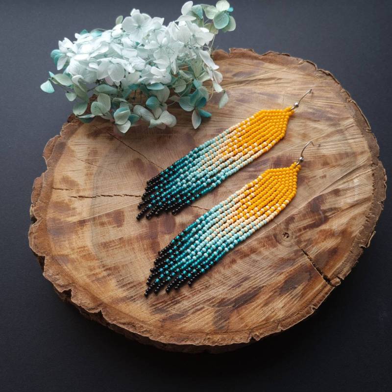 Orange Türkis Perlen Ohrringe Native Farbverlauf Perle Fringe Lange Smaragd Schmuck von BabusyniPatsiorky