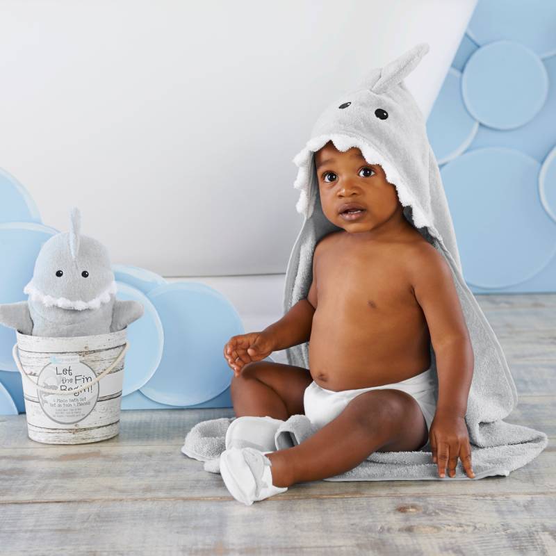 Let the Fin Begin Shark 4-Piece Bath Gift Set (Gray) von Baby Aspen