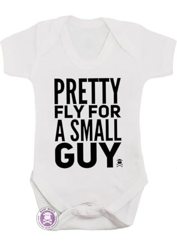 Baby Moo's Babystrampler für Jungen, mit Aufschrift "Pretty Fly for A Small Guy", Punk-Rock-Baby-Body – Geschenk für Neugeborene oder Eltern, weiß, 6-12 Months von Baby Moo's