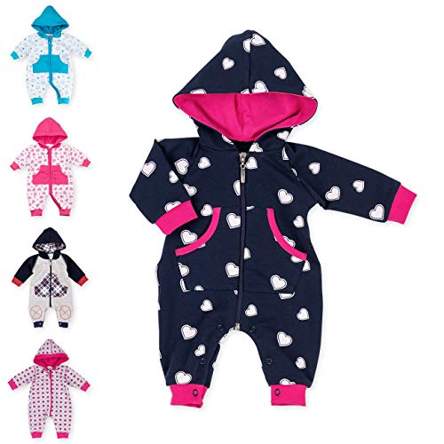 Baby Sweets® Baby Overall und Walkoverall Baby mit Kapuze für Mädchen in Pink Weiß Schwarzblau im Herz-Motiv - Baby Strampler/Walkanzug als Baby Kleidung für Kleinkinder in Größe: 1 Monat (56) von Baby Sweets