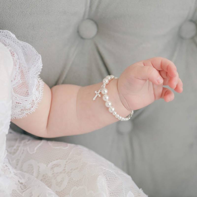 Baby Schmuck - Mädchen Perlenarmband Mit Silberkreuz | Taufe & Religiöse Geschenke Silber Kreuz Armband von BabyBeauandBelle