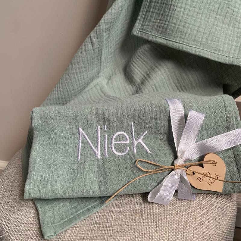 Mit Dem Namen Des Babys Wickeln. Einzigartiges Mutterschaftsgeschenk, Besticktes Hydrophiles Tuch von BabyBlushExclusives