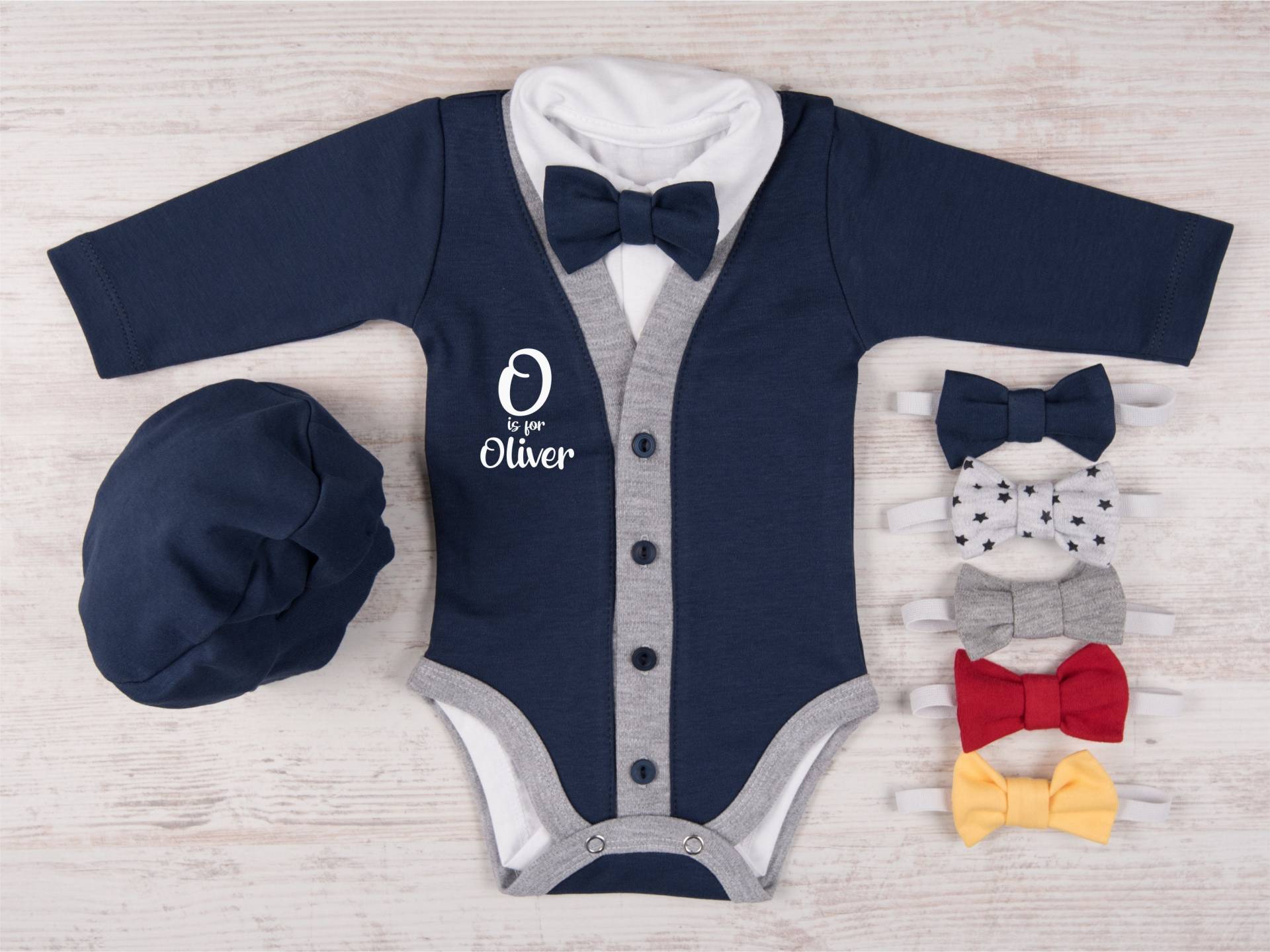 Baby Boy Coming Home Outfit, Herbst Winter Neugeborene Jungen Personalisierte Navy Cardigan, Bodysuit, Hut & Fliege Set von BabyBodysuits