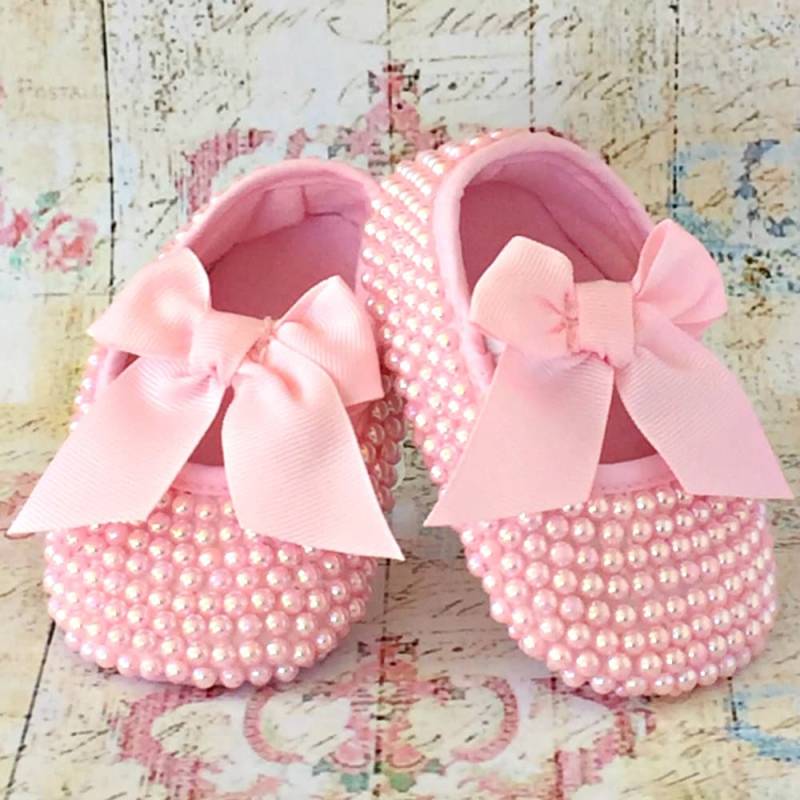 Handgefertigte Baby Mädchen Taufschuhe Rosa Perlen/Geschenke Für Mädchen/Taufgeschenke/Taufgeschenke von BabyDivaUK