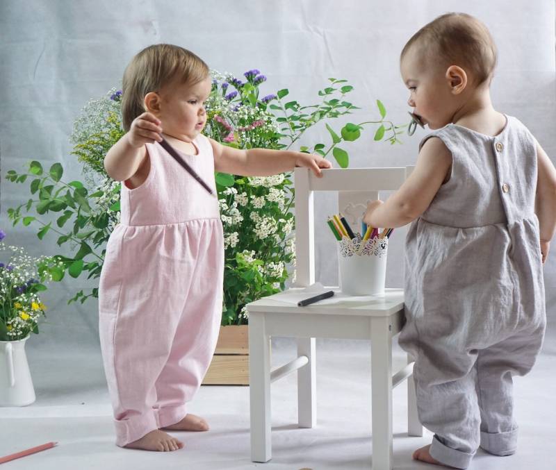 Leinen Unisex Overall, Kleinkund Strampler von BabyDomBerlin
