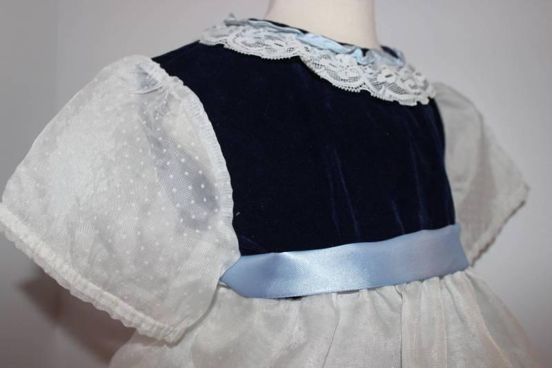 Vtg K.k.l Dressy Kleinkind Kleid - Gepunktete Schweizer Rock Und Ärmel Mit Tiefblauen Mieder Getrimmt Spitze Upcycled Satin Blue Tie 4T von BabyDresser