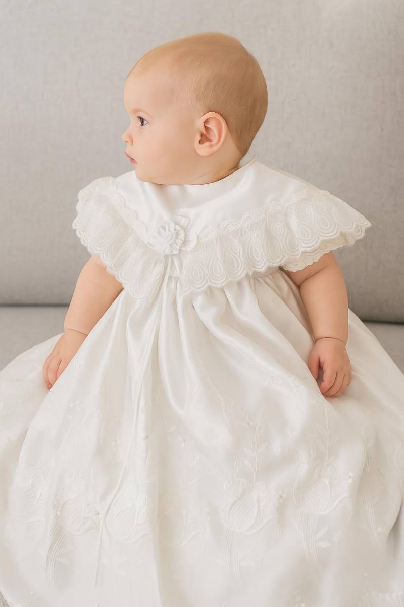 Vtg Wunderschöner Weißer Satin Bestickter Spitzenbesatz Mit Ausgebogter Saumkante Petticoat Taufe Hochzeit Babykleid - Deadstock von BabyDresser