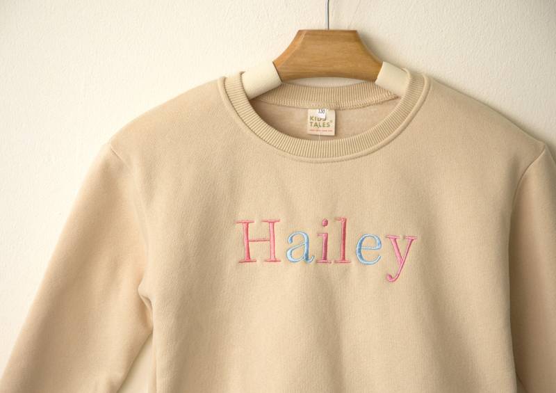 Gestickter Name Kleinkind-Sweatshirt, Personalisierte Kinderkleidung von BabyFashionbyDo