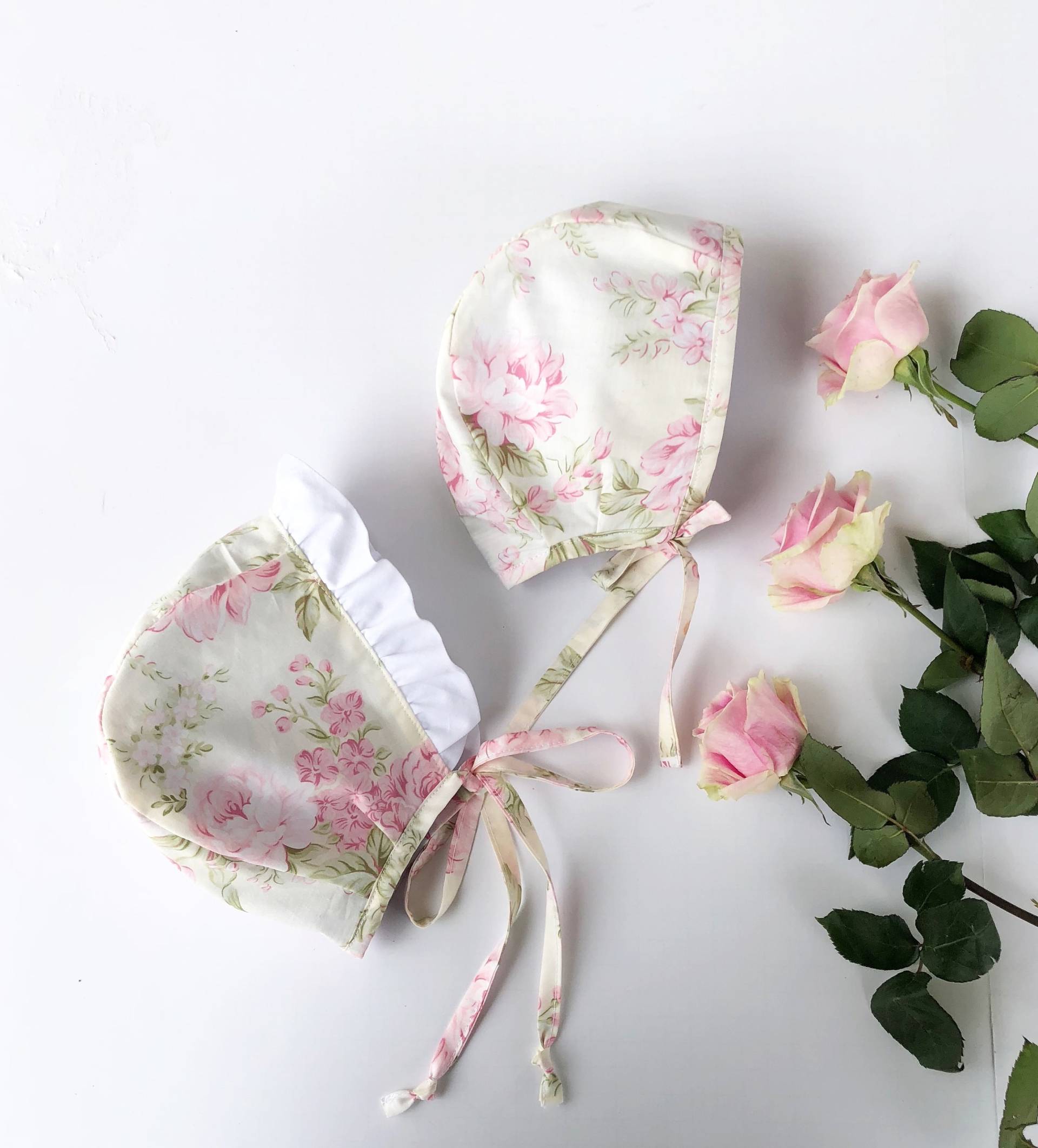 Wende-Babymütze, Babymütze, Babymütze Aus Baumwolle. Geblümte Babymütze. Vintage Baby Mütze. Wendehaube von BabyGrizzlyBoutique