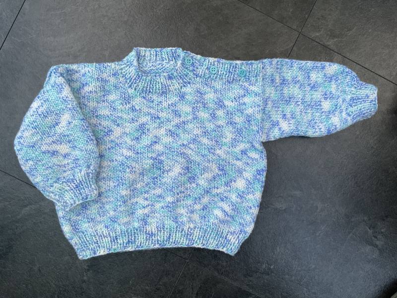 Hand Gestrickter Baby Pullover in Blautönen Und Weiß. 2 Größen von BabyKnittingByIsabel