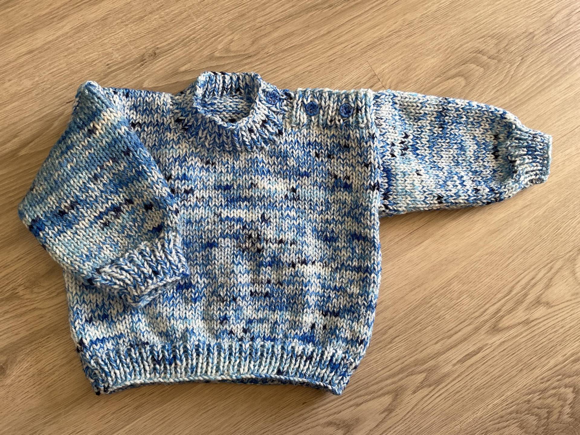 Hand Gestrickter Baby Pullover in Blautönen. 3 Größen Hand Gestrickter Baby Pullover in Blautönen. 3 Größen von BabyKnittingByIsabel